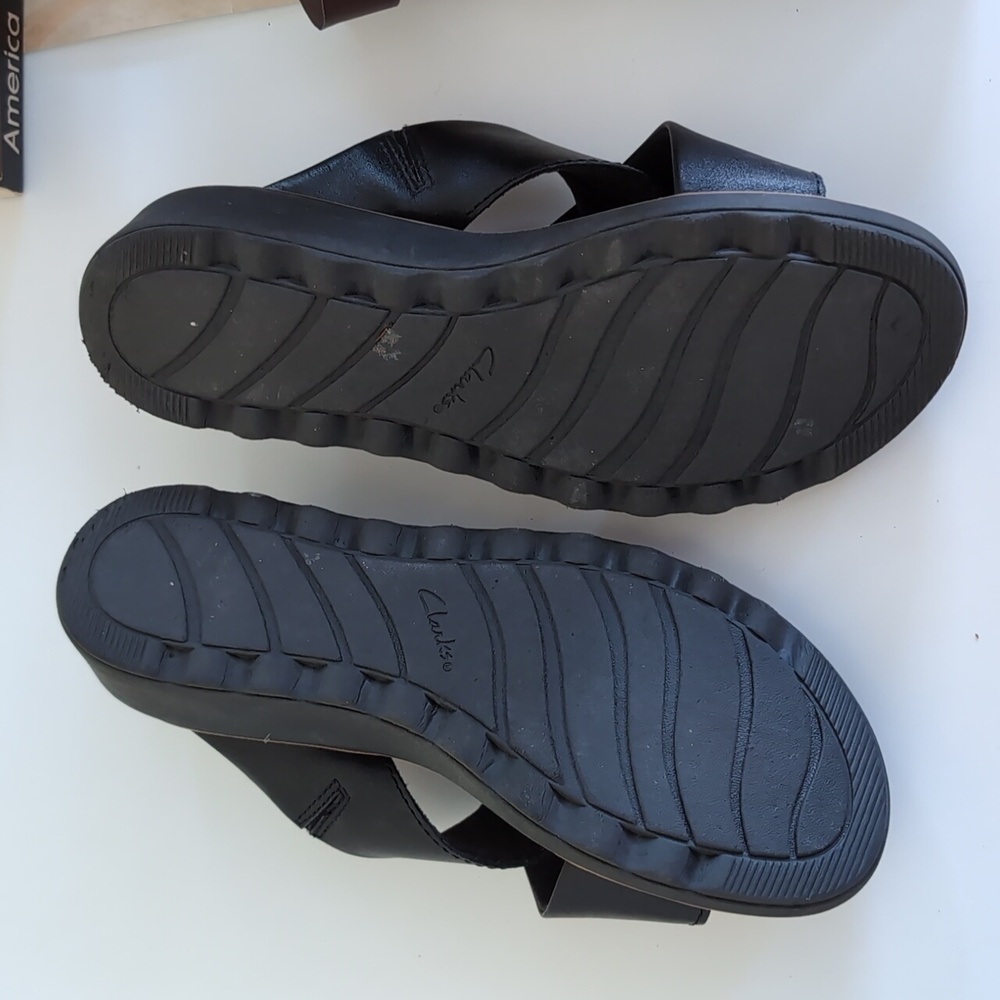 Clarks Women's Black and Tan Sandals - Picture 2 of 4